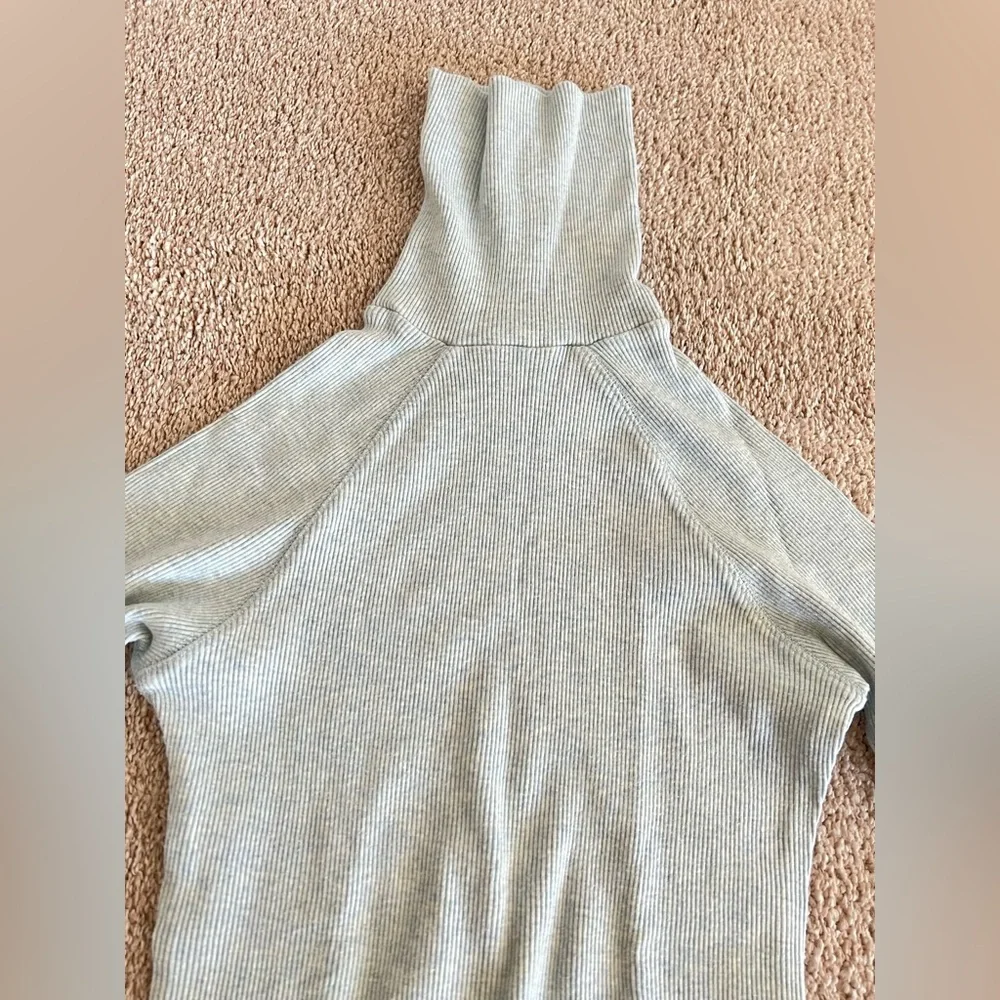 Tommy Hilfiger Light Blue Turtleneck Sweater – Size Small - Picture 4 of 7